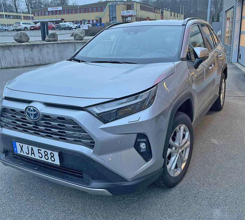 Silvermetallic Toyota RAV4 Hybrid AWD Executive Premium stulen i Karlshamn