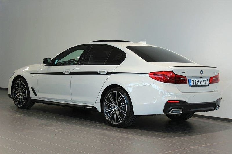 Vit BMW 540I Xdrive M Performance Ultimate Edition sedan stulen i Uthamra, Vallentuna