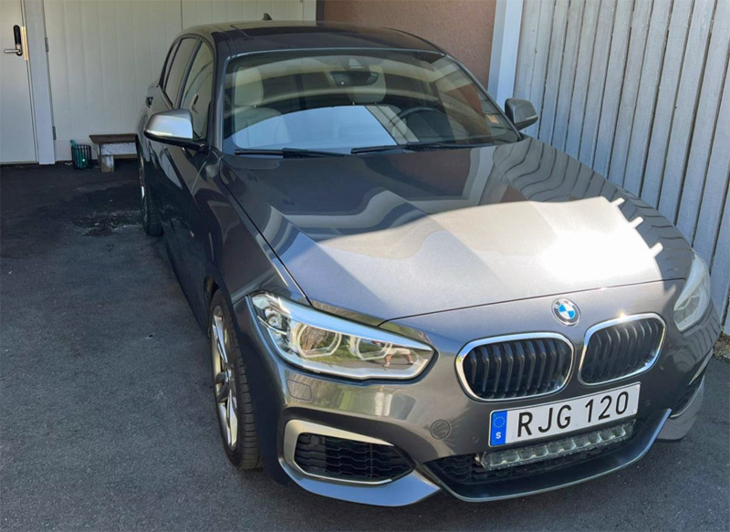 Grå metallic BMW M140i Xdrive stulen i Hägernäs,Täby norr om Stockholm