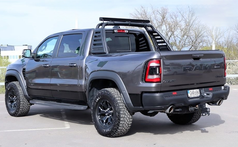 Grå RAM 1500 TRX Crew Cab stulen i Upplands Väsby