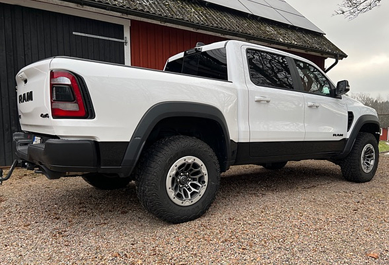 Vit RAM 1500 TRX Crew Cab stulen i Verum mellan Vittsjö och Osby