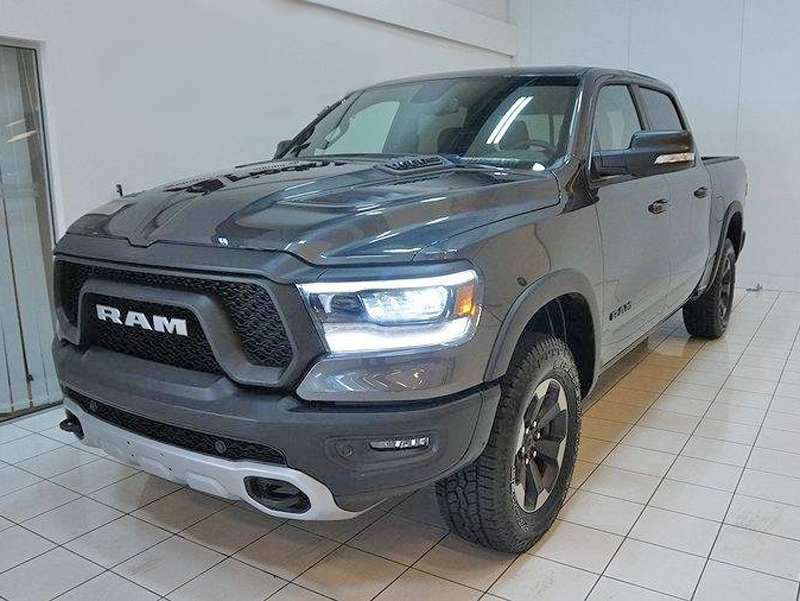 Grå metallic RAM 1500 Crew Cab Rebel stulen i Hässelby, Stockholm