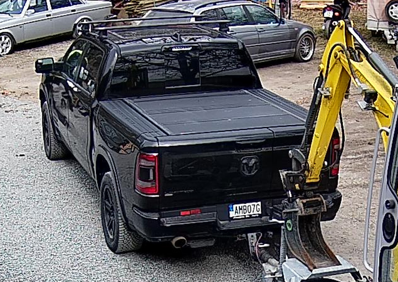 Svart RAM 1500 Crew Cab Limited Night stulen i Ransta mellan Sala och Västerås