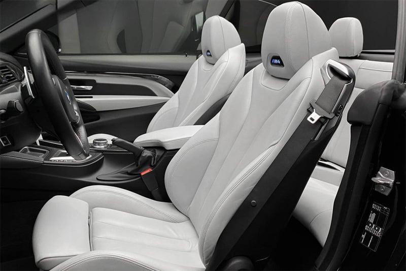 Svart BMW M4 Competition Cabriolet stulen på Lidingö