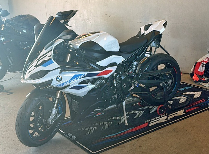 BMW S 1000 RR stulen i Nacka utanför Stockholm