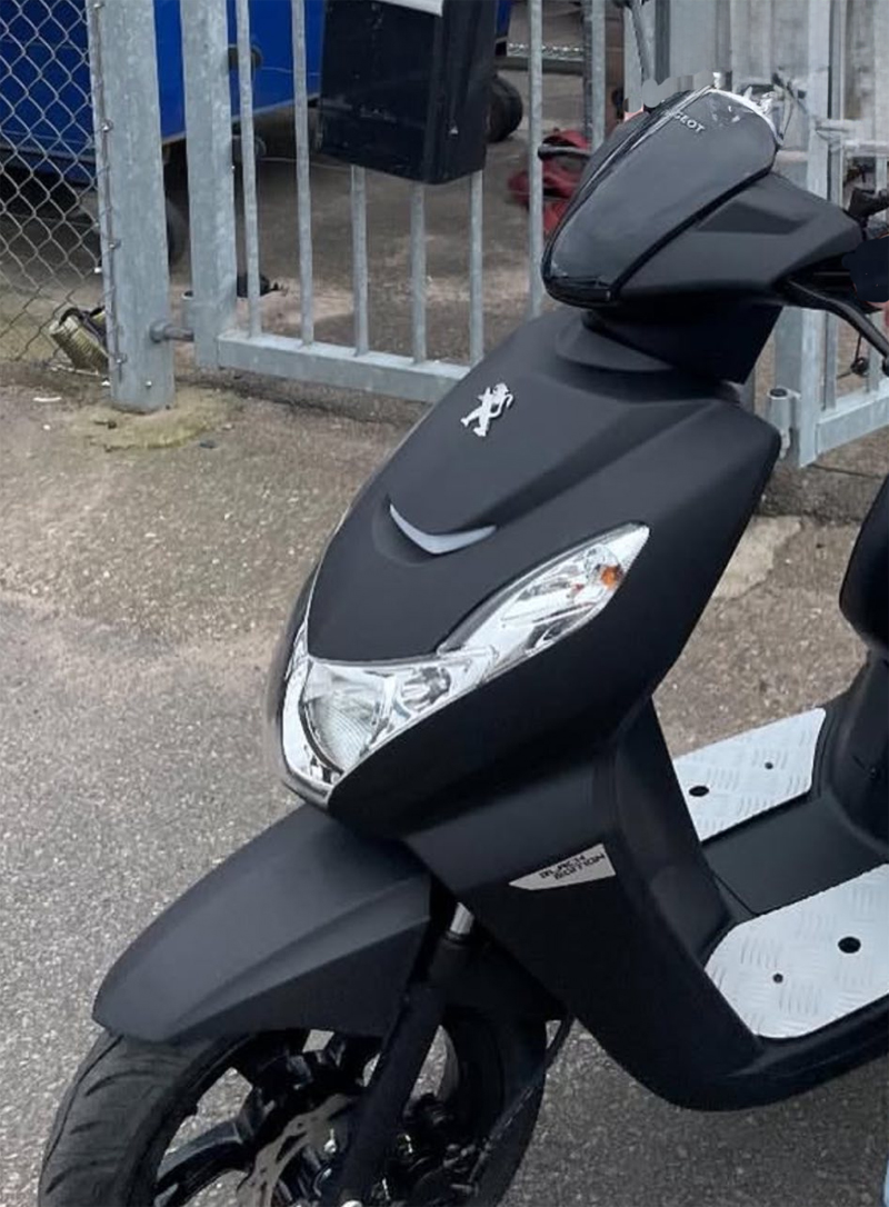 Svart Peugeot Kisbee stulen vid Filborna Arena i Helsingborg