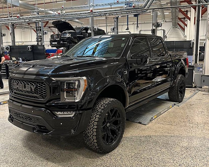 Svart Ford Shelby F-150 stulen i Skotselv, väster om Oslo, Norge