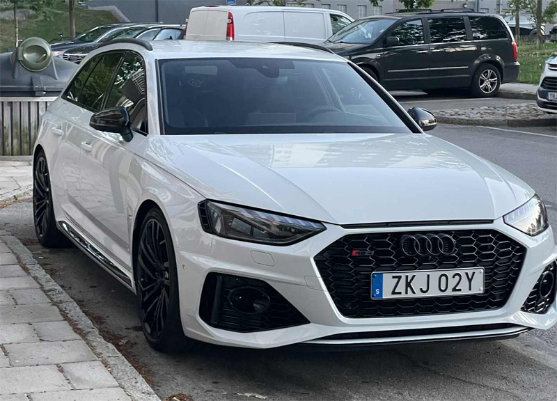 Vit Audi RS4 Avant 2.9 FSI V6 Quattro stulen i Trosa