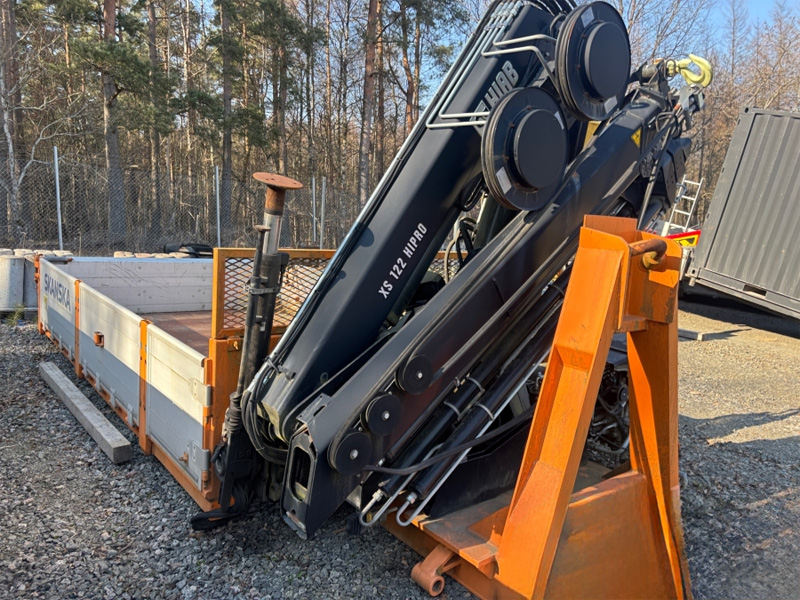 CMT lastväxlarflak med HIAB kran stulet i Hässleholm