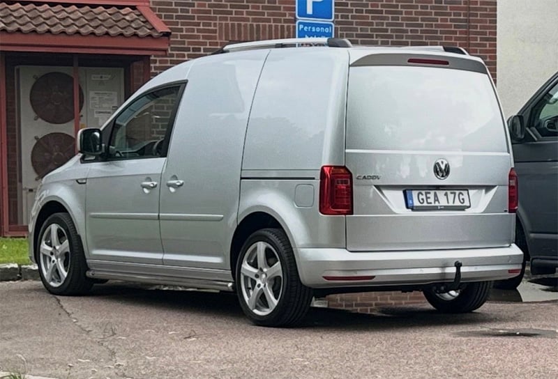 Silvermetallic Volkswagen Caddy Van stulen i Borlänge