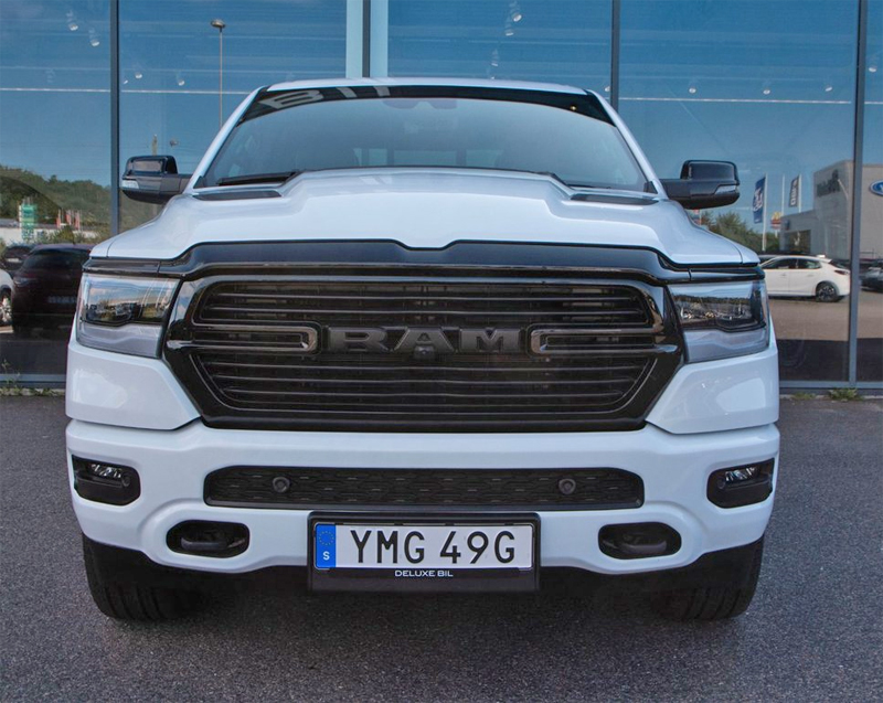 Vit RAM 1500 Crew Cab Laramie Premium Night Edition stulen i Åseda