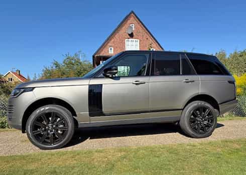 Grå metallic Land Rover Range Rover Vogue D300 stulen utanför Blentarp